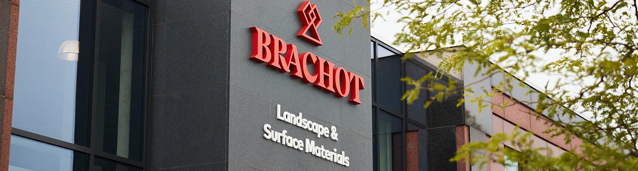 Beltrami et Brachot Surfaces se réunissent sous le nom de Brachot.