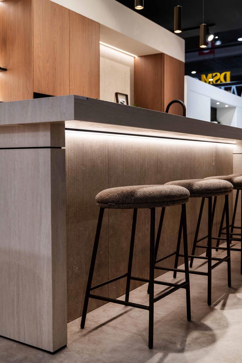 KITCHEN WORKTOP IN TRAVERTINE LOOK PORCELAIN UNICERAMICA TRAVERTINO NAVONA